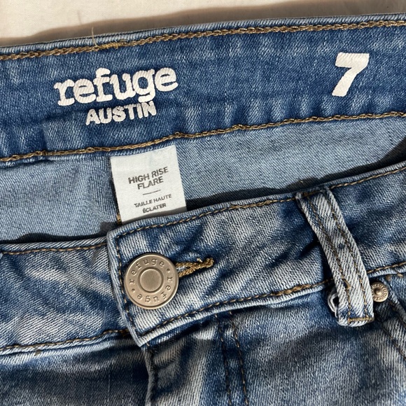 Light wash high rise flare leg distressed jeans - Picture 3 of 4